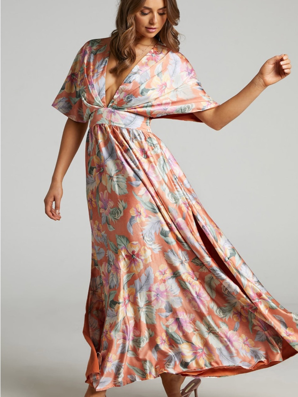 💋NWT showpo sophia plunge neck bat wing sleeve maxi dress in multi floral - Picture 5 of 14